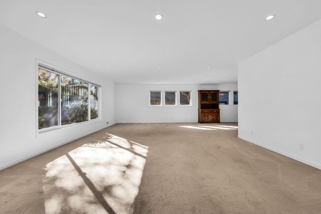 Building Photo - 280 Angelita Ave