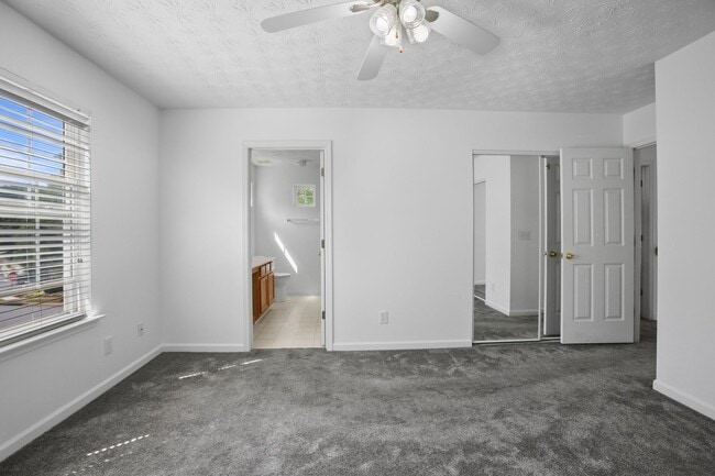 Building Photo - 308 W Oaks Trail