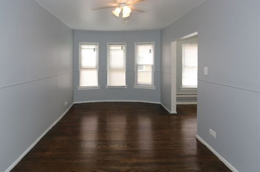 Building Photo - 4527 N Malden St