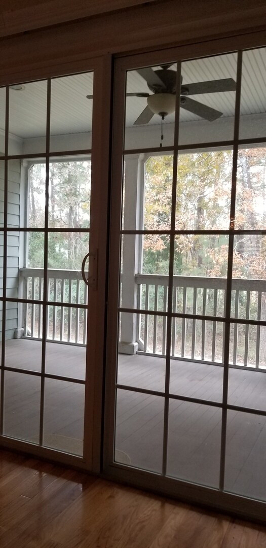 Building Photo - Beautiful Town-home in much sought after S...