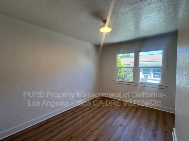 Building Photo - 627 W 23rd St
