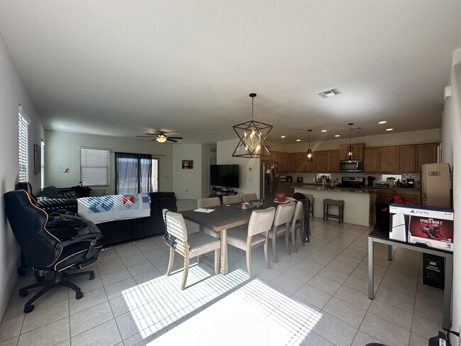 Building Photo - 7022 E Calle Arco Iris