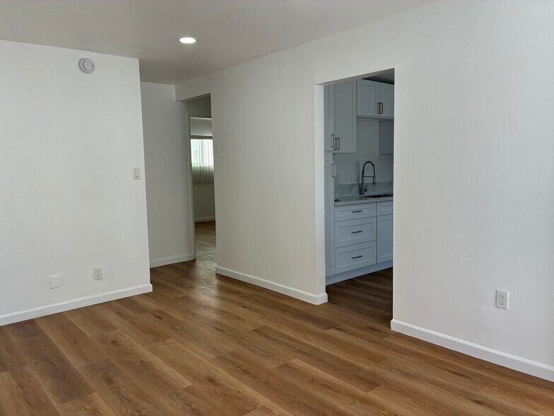 Building Photo - 12920 Roselle Ave