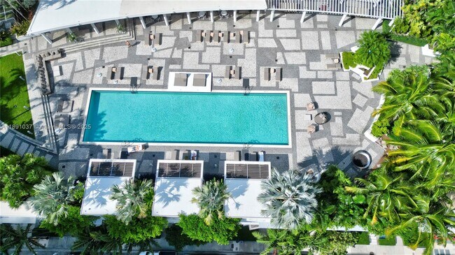 Building Photo - 2020 N Bayshore Dr