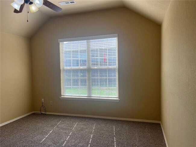 Building Photo - 590 Sorrento Dr