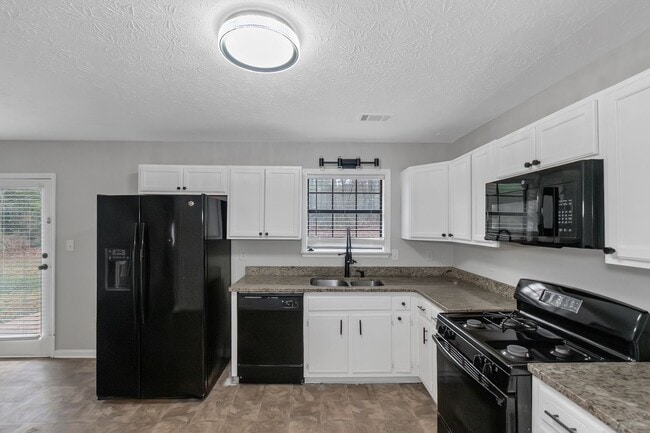 Building Photo - 321 Summerwood Ln