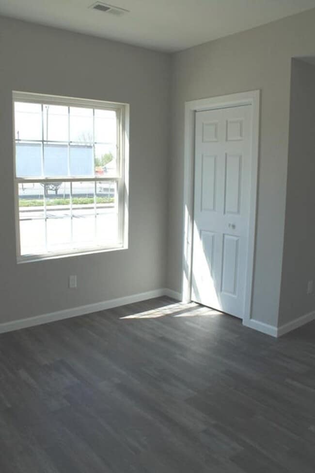 Building Photo - Modern Elegance Meets Comfort – Fully Remo...