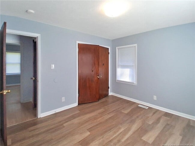 Building Photo - 1086 Essex Pl