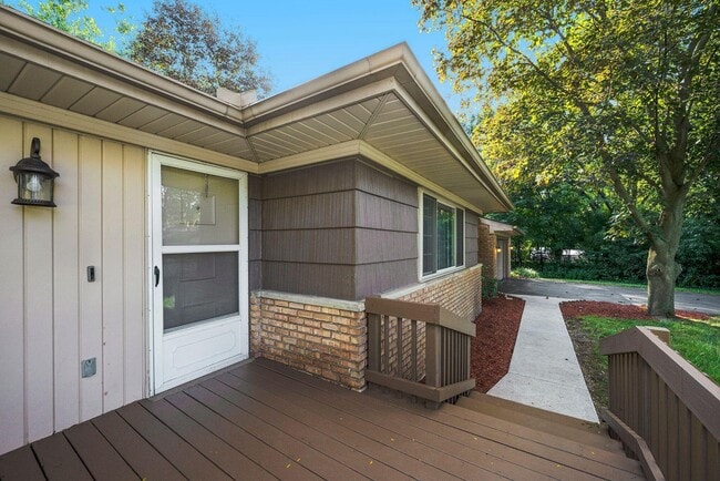 Building Photo - 24447 Bloomington Ct