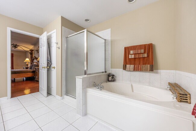 Building Photo - 2566 Rourke Dr