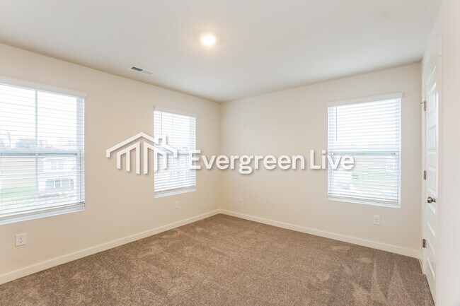 Building Photo - 880 Bur Oak Ct