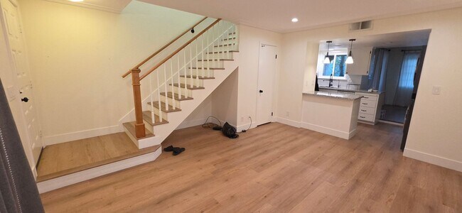 Building Photo - Steps from SJSU | 2 Master Suites | Gated + Parking |