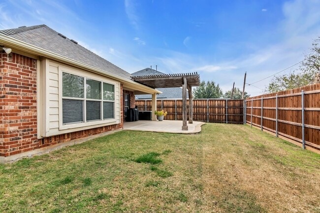 Building Photo - 6548 Fairview Dr