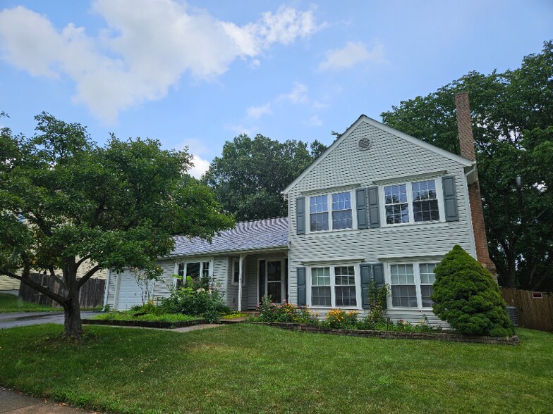 Primary Photo - 310 Silver Ridge Dr
