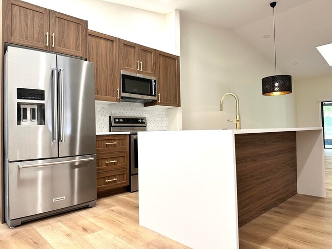 Building Photo - 6410 Royal Manor Cir