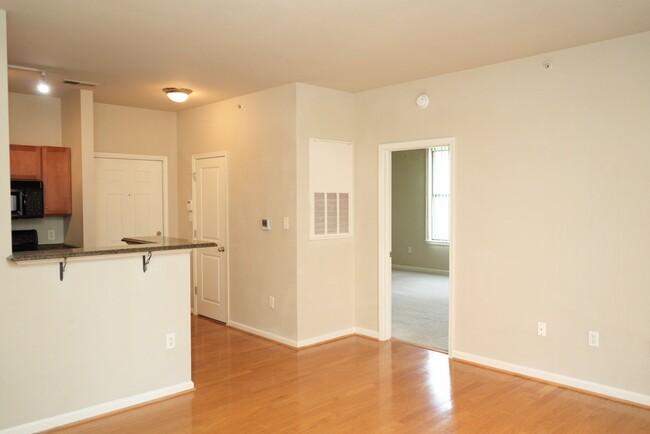 Building Photo - 745 Walker Square, Apt #3A