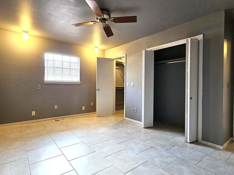 Building Photo - 3826 NW 64th St