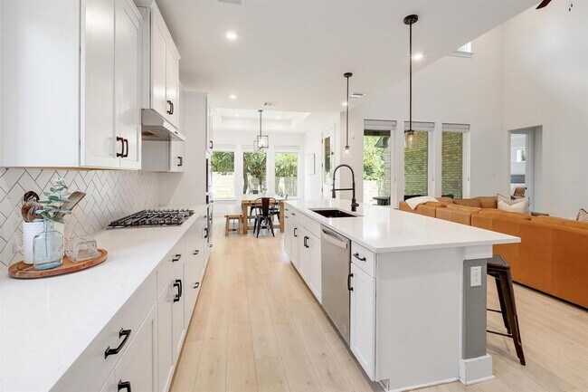 Building Photo - 1113 Wolf Hollow Dr
