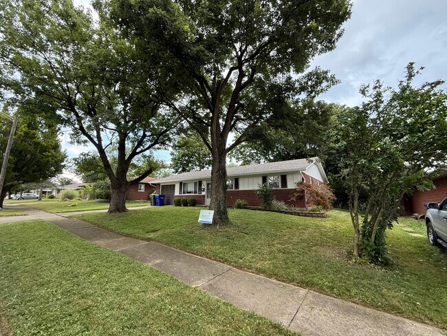 Building Photo - 5756 Kendon St