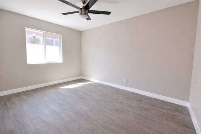 Building Photo - 3 Bed / 1 Bath – Prime Rockford Dr Location (Walk to Campus!)