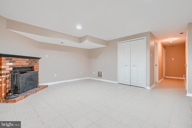 Building Photo - 309 Overlea Pl