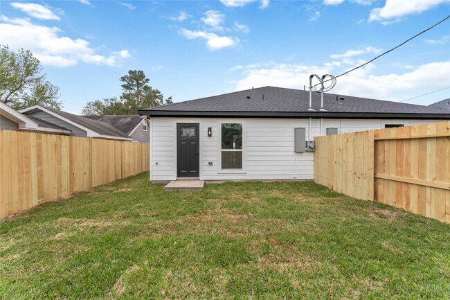 Building Photo - 9005 Nyssa St