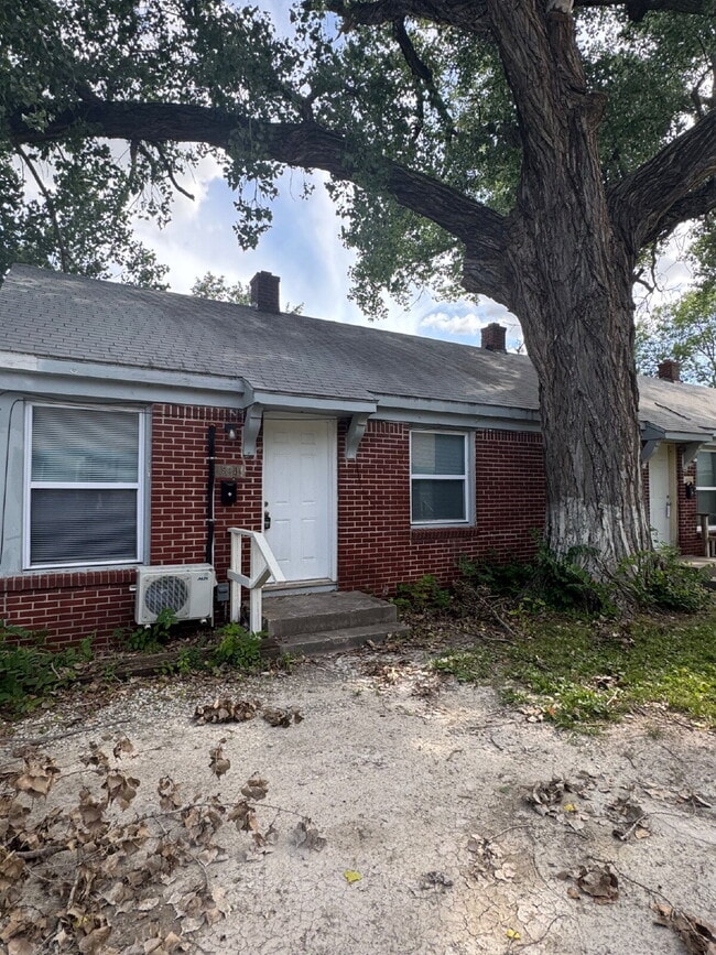 Primary Photo - 648 S Hydraulic Ave