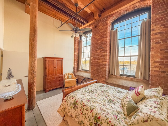 Building Photo - 328 Mills Ave