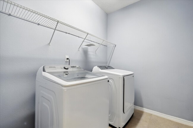 Building Photo - 3925 Green Sabal Dr