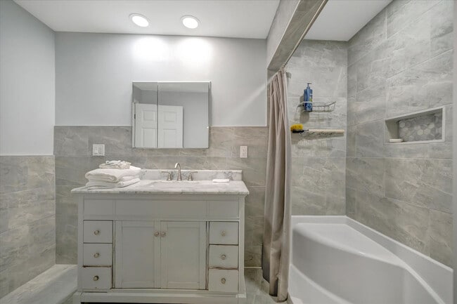 Building Photo - 4408 E Riverside Dr