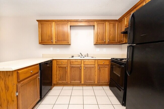Building Photo - 464 Guyler St