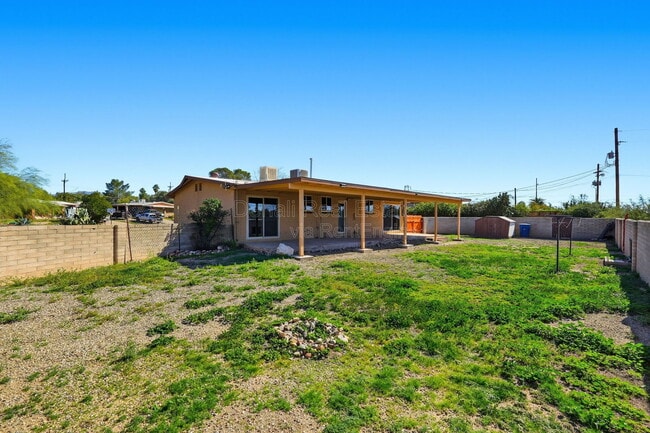 Building Photo - 210 S Alandale Pl