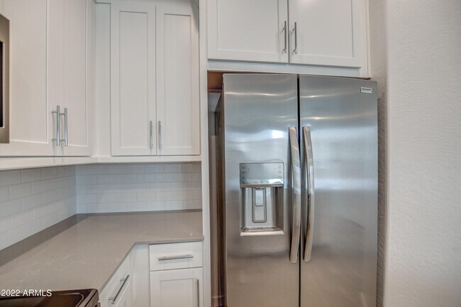 Building Photo - 4655 S Vapor