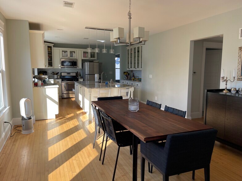 Dining - 2547 S Shore Dr