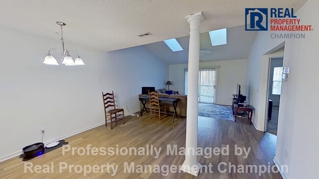 Building Photo - Upper Level Condo in Holton Place w/Community Pool