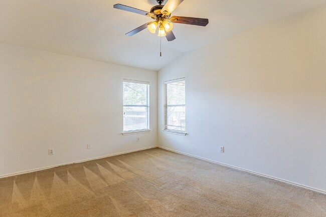 Building Photo - 8914 Walnut Springs