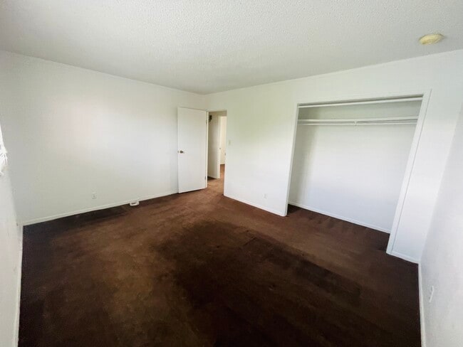 Building Photo - 98 -401 Hookanike St. #A