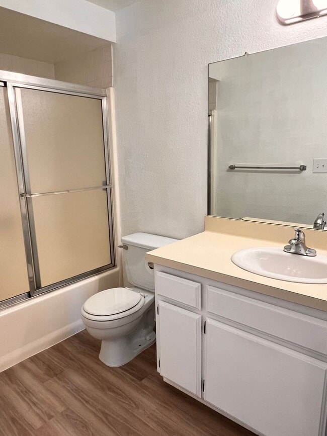 Building Photo - Charming 2-Bedroom Home with Private Patio in Central Bakersfield