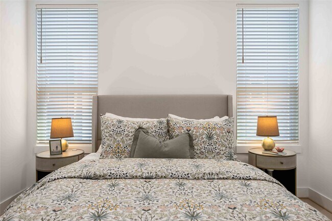 Building Photo - 3028 Lamar St