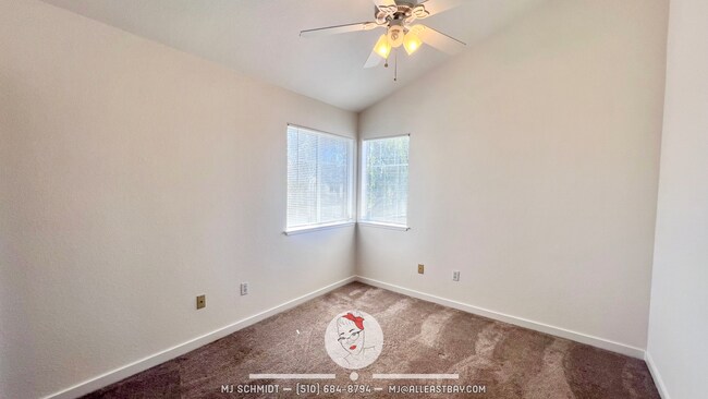 Building Photo - 303 Sutton Cir