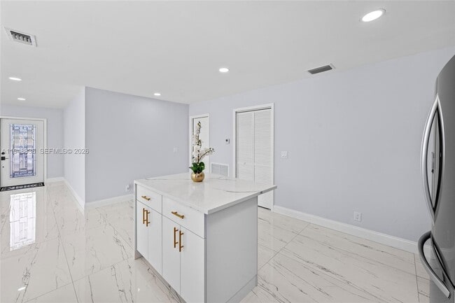 Building Photo - 1720 SW 13th St