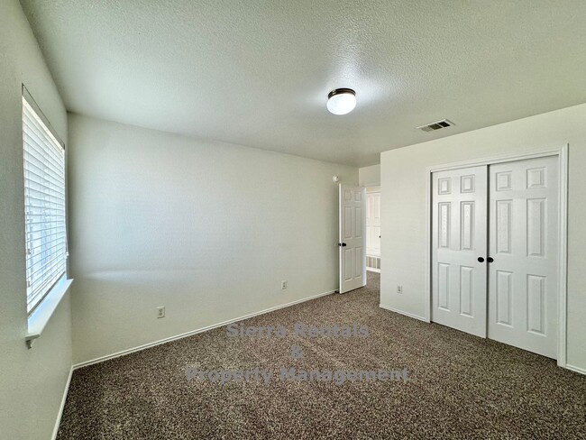 Building Photo - 2 WEEKS FREE RENT!!! Beautiful 3 Bed 2 Bat...