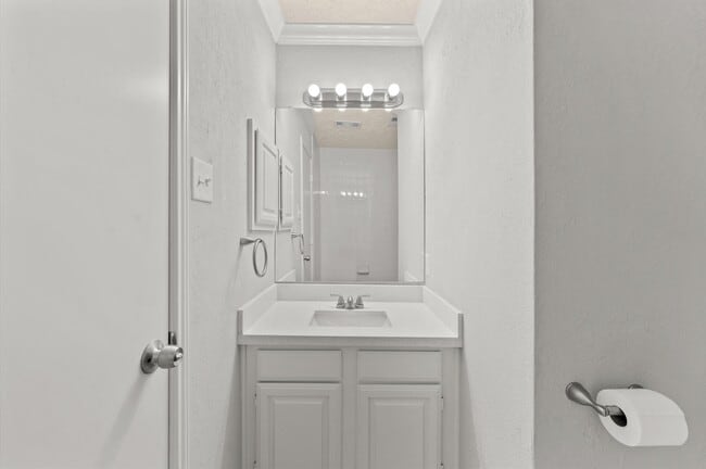 Building Photo - 14003 Vinehill Dr