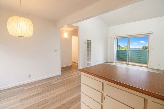 Building Photo - LOFT STYLE 2 Bed/1 Bath Near the Ocean ** Water/Sewer/Trash Included