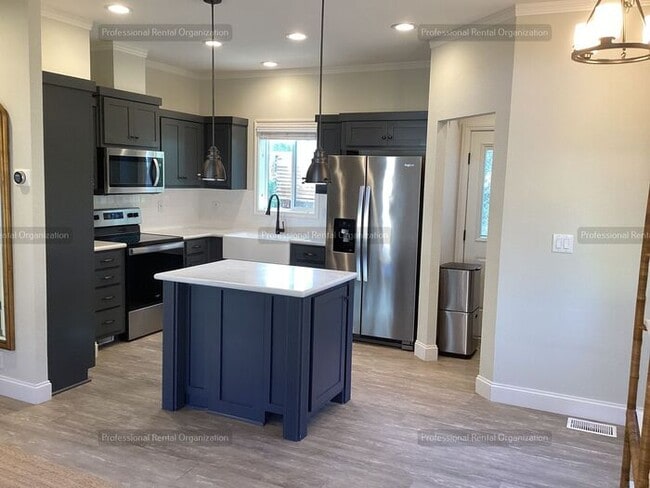 Building Photo - Wine Country Living at Its Finest