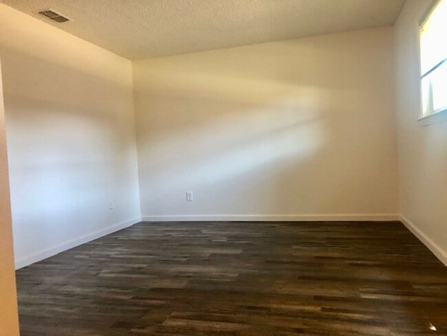 Building Photo - 7521 Blackthorne Way