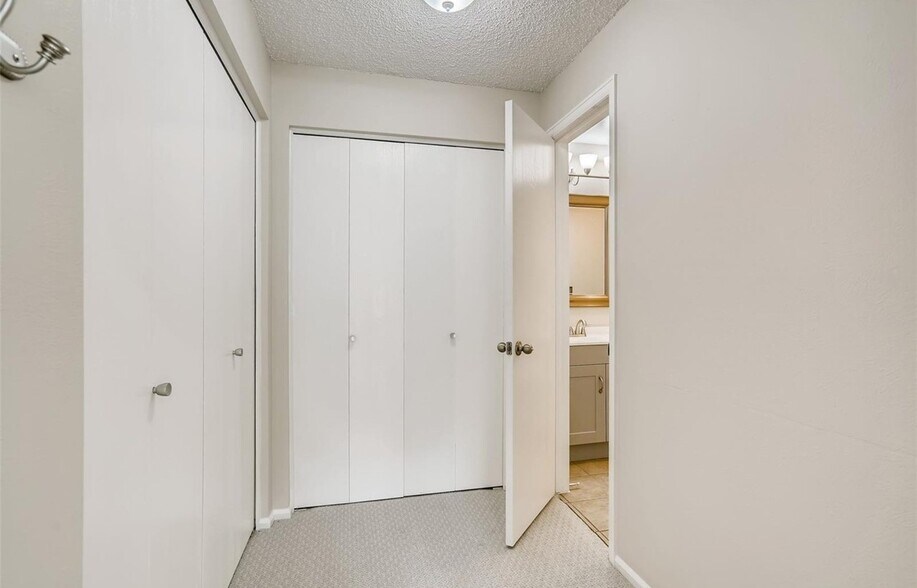 Building Photo - 5565 W 76th Ave