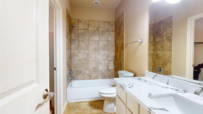 Building Photo - 18814 Cove Vista Ln