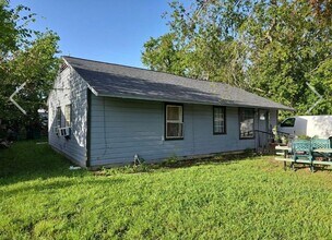 Building Photo - Large Home For Lease