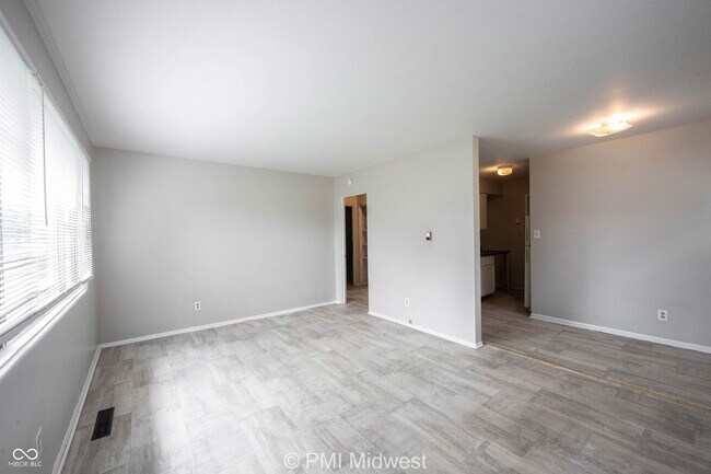 Building Photo - 5820 Grandview Dr